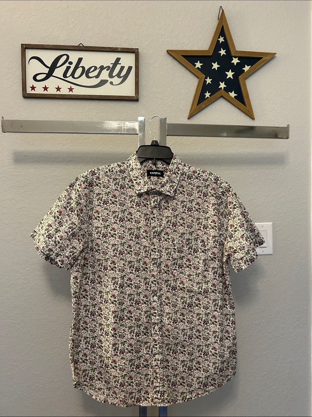 Express Men's Short Sleeve Floral Button-Up Shirt - White/Mauve